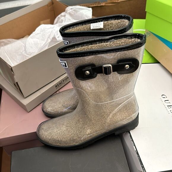 KENNETH COLE REACTION Women's Rain Buckle Cozy Lug Sole Rainboots - Picture 3 of 5